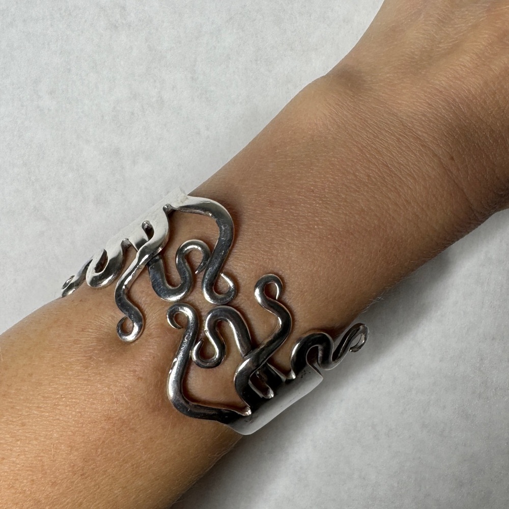 Silver Curled & Twisted Double Fork Hinged Bangle Bracelet - Picture 7 of 9